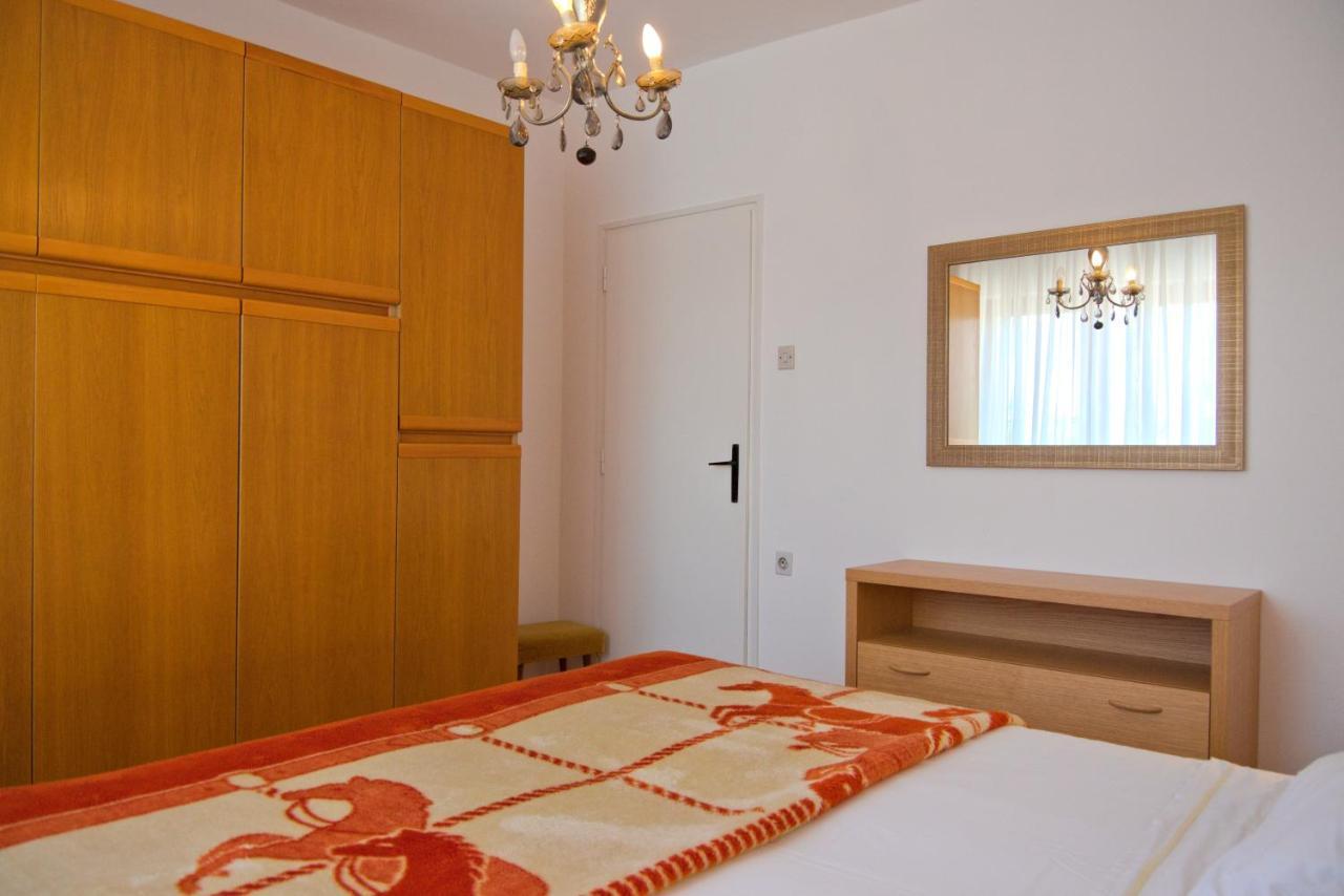 Apartments Vili *